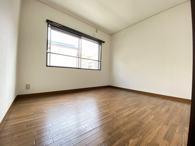 沼善ハイツの洋室