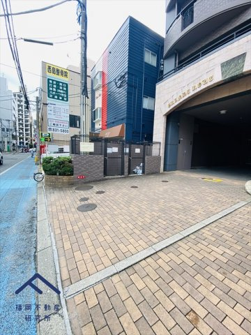グランド・ルー城南区役所前のエントランス