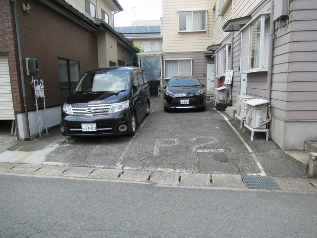 コーポフレンズの駐車場|駐車場完備です