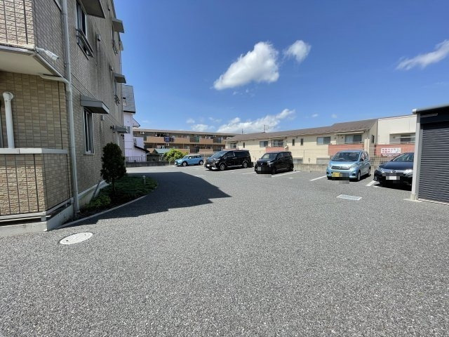 ソレーユソシア柏の駐車場