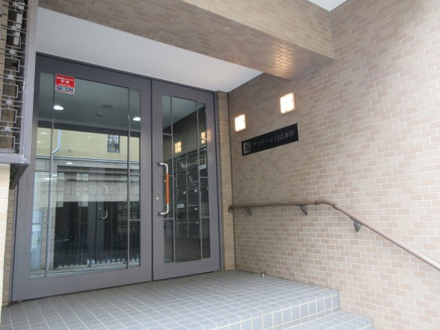 アプリーレ日吉本町のエントランス