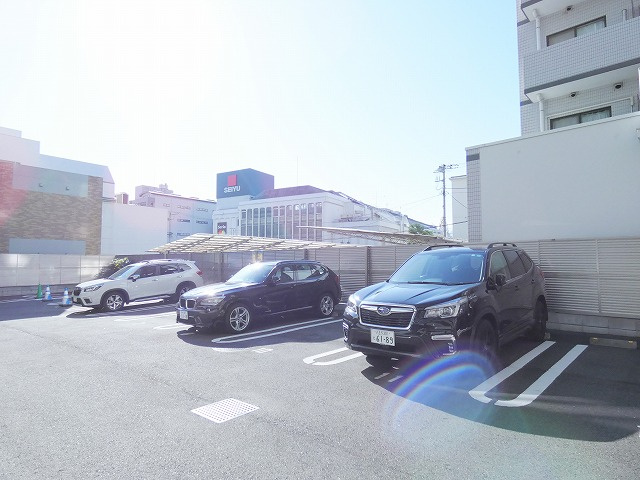 YamazakiSekiyuBLDの駐車場