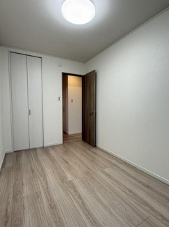 【洋室】 | 2階洋室5帖