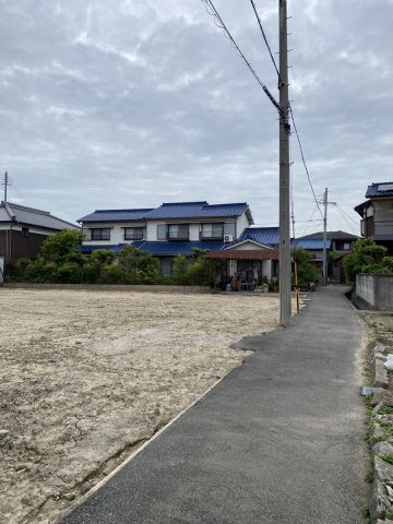 揖保郡太子町矢田部／売土地の前面道路含む現地写真