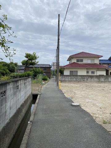 揖保郡太子町矢田部／売土地の前面道路含む現地写真