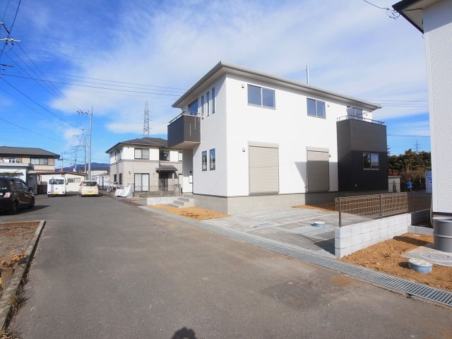 新築　渋川市半田3期　1号棟の前面道路含む現地写真|現地写真　西側接道幅員約4.9ｍ
