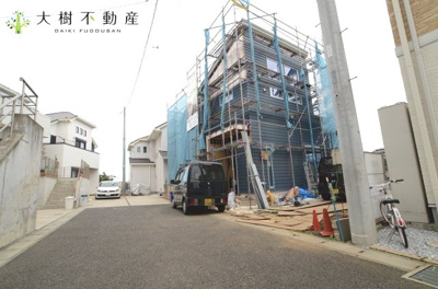 【前面道路含む現地写真】 | 海老名市国分北3丁目　新築戸建て　全1棟　【仲介手数料無料】 | ※令和4年10月下旬に撮影