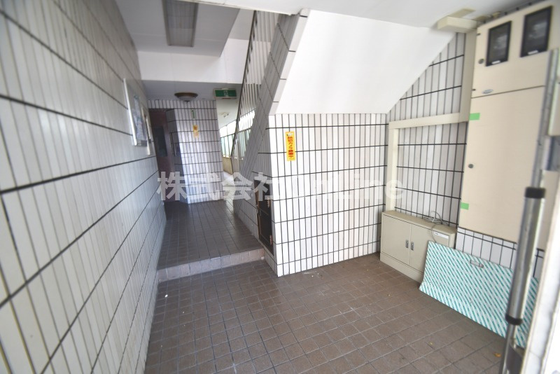 東大阪市岸田堂西２丁目の賃貸マンションのロビー