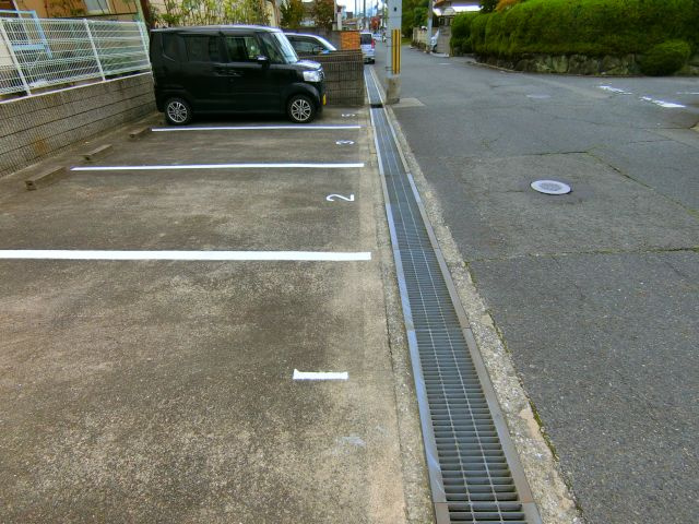 ハイツ向陽の駐車場