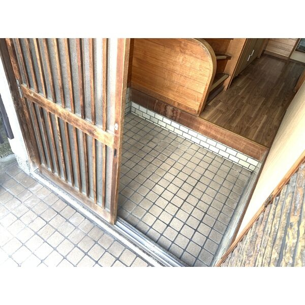 住之江2丁目一戸建ての玄関