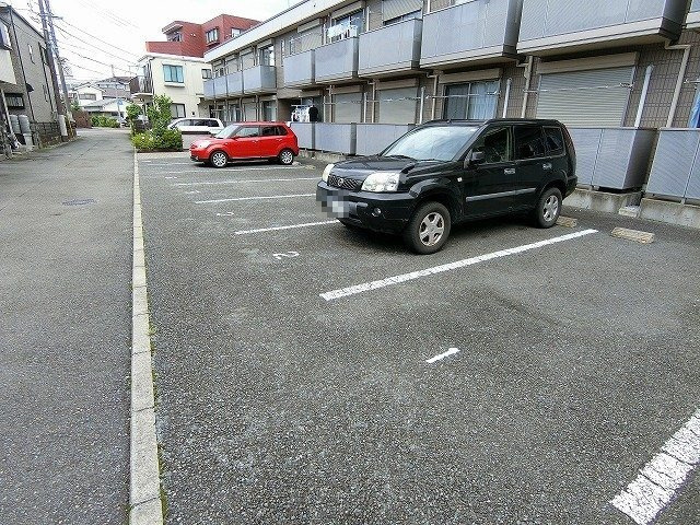 ラフィネパルクの駐車場