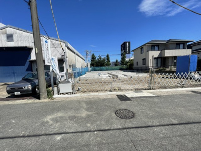 【外観】 | 守山区元郷 全3棟 1号棟＜仲介手数料無料＞大森小・大森中　新築一戸建て | 撮影住宅ローンアドバイザーの村田です。住宅ローン審査が通らなかった方、あきらめる前にご相談ください。