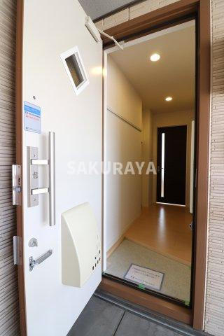 グランフルールの玄関|2022年撮影。現況と異なる場合がございます。