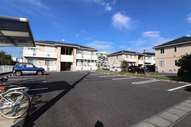 グランフルールの駐車場