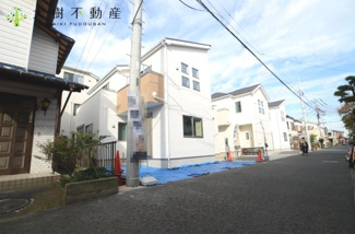 【前面道路含む現地写真】