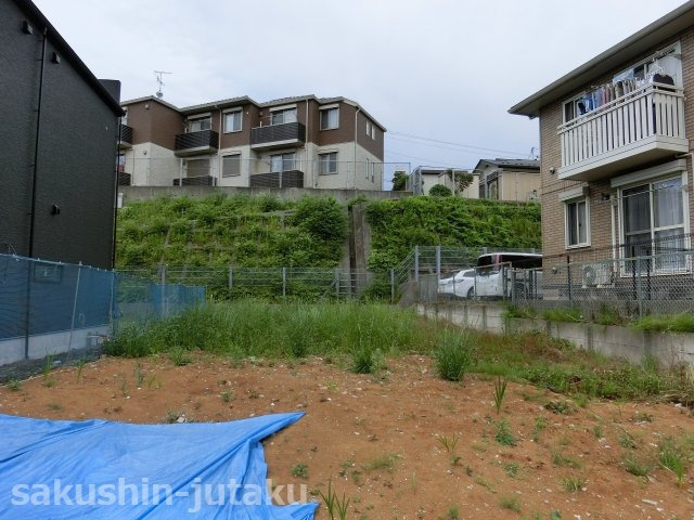 屋敷２丁目　売地　の外観|屋敷２丁目　売地　建築条件なし　更地　約５４坪　前面道路は１４ｍ公道（東側）間口８ｍ　