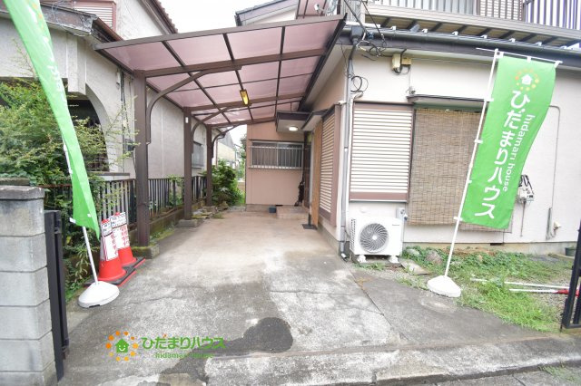 西区佐知川　中古一戸建ての駐車場