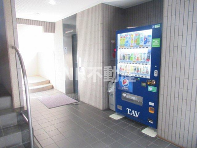 【エントランス】 | エクステンド藤戸（吉田賃貸） | 自動販売機があります