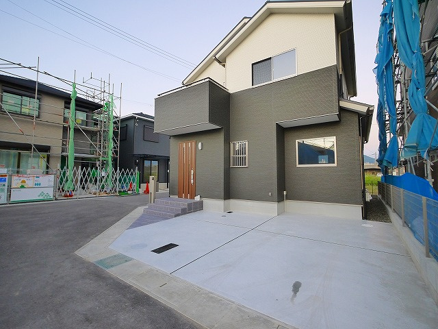 奈良市大森西町一戸建の駐車場|駐車場があるので、車を買う予定の方も安心です