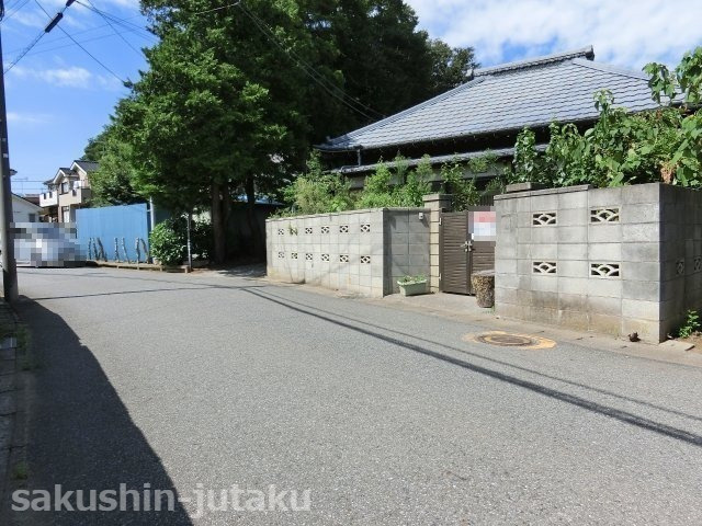 長作町　売地の前面道路含む現地写真|長作町　土地　古家あり　建築条件なし　約49坪　南西側6ｍ公道面　