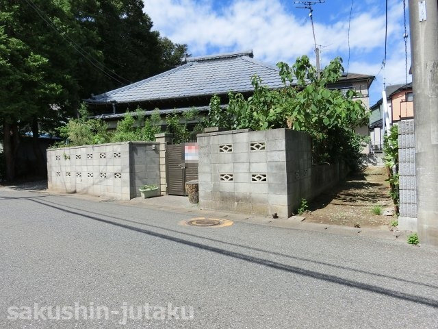 長作町　売地の前面道路含む現地写真|長作町　土地　古家あり　建築条件なし　約49坪　南西側6ｍ公道面　