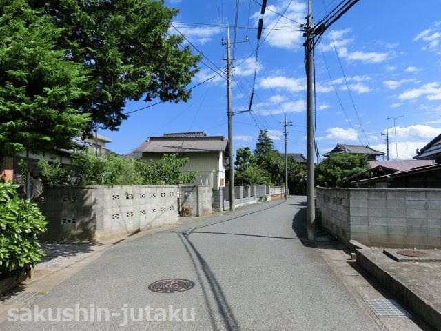 長作町　売地の前面道路含む現地写真|長作町　土地　古家あり　建築条件なし　約49坪　南西側6ｍ公道面　