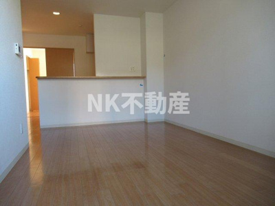 【居間・リビング】 | メゾン・ド・ソレイユ（鴻池新田賃貸） | ゆったり過ごせる居間です