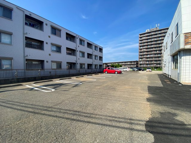 二宮１丁目店舗（コーポSK）の駐車場