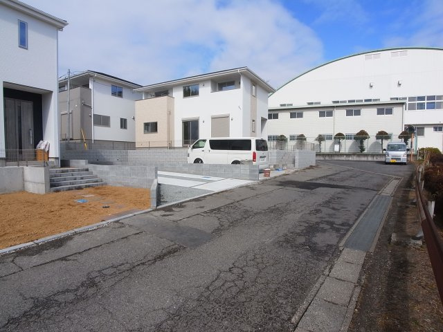 新築　渋川市金井2期　1号棟の前面道路含む現地写真|現地写真　東側接道幅員約4.4ｍ