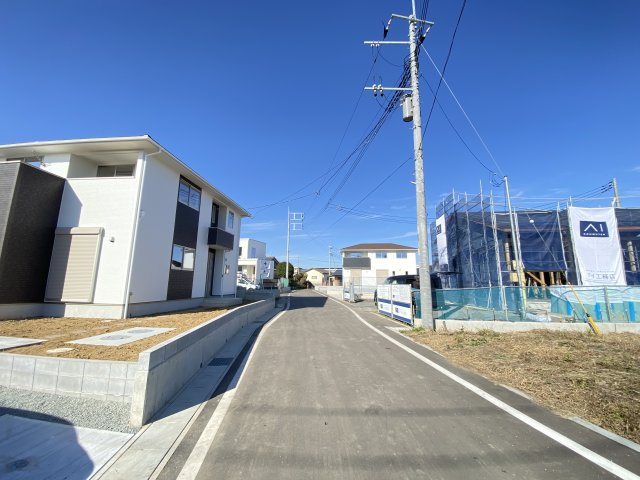 新築　北群馬郡吉岡町20期　2号棟の前面道路含む現地写真|現地写真　東側接道幅員約5.8ｍ