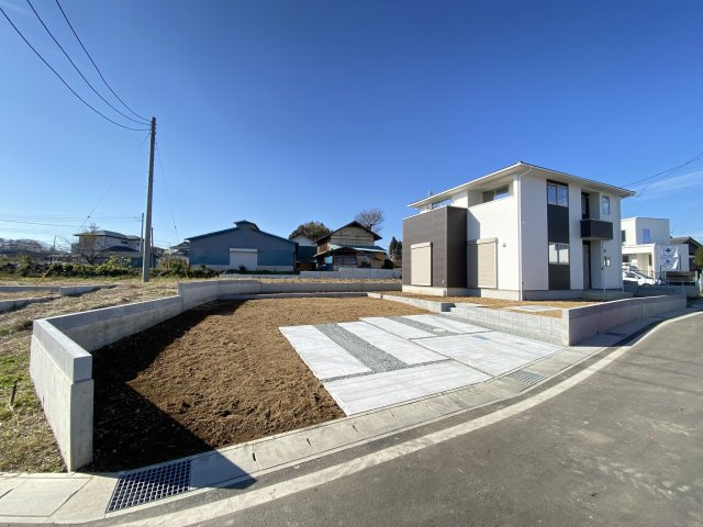 新築　北群馬郡吉岡町20期　2号棟の駐車場|現地写真　駐車スペースは並列2台分可能です！
　