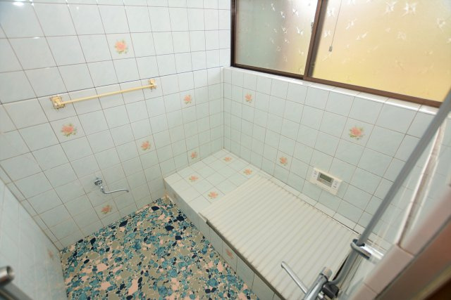 【浴室】 | 夏吉戸建て | 落ち着いた空間のお風呂です