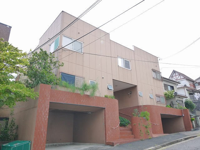 ボンジョルノ富雄の外観