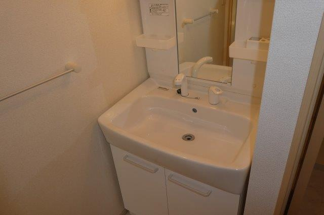 ヴィラ・一里松の独立洗面台|シャンプードレッサー