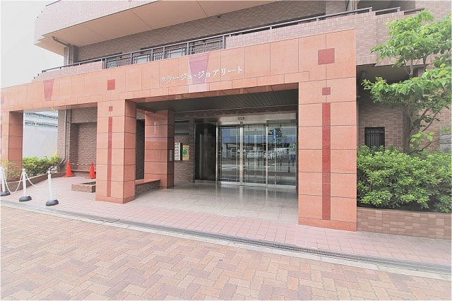 落ち着いたエントランスです