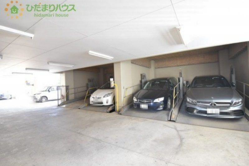 グランドメゾン上尾の駐車場