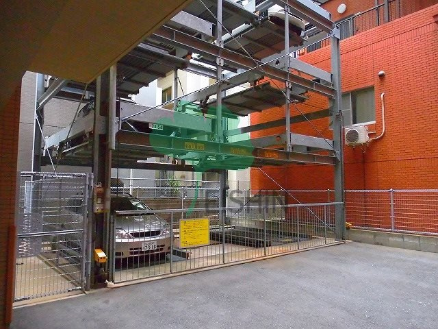 コンフォール博多駅南の駐車場