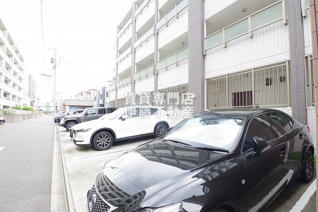 ディアコート笹塚の駐車場