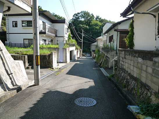 【前面道路含む現地写真】