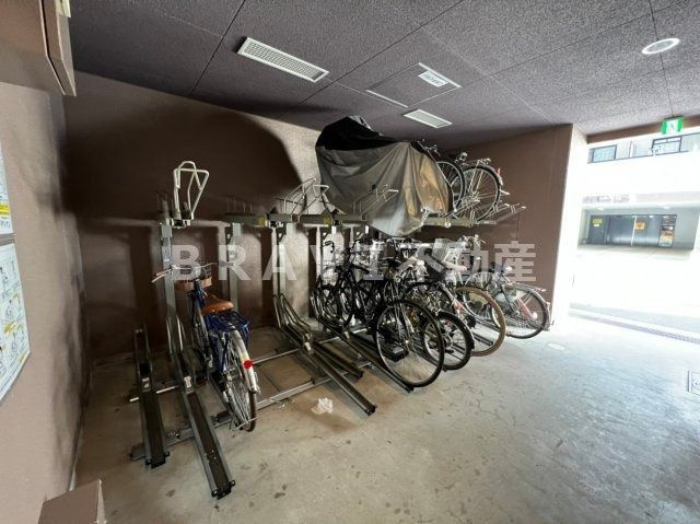 パインタワー上町台　BRAVI不動産のその他共用部分|【パインタワー上町台】駐輪場