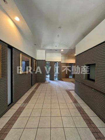 パインタワー上町台　BRAVI不動産のロビー|【パインタワー上町台】毎日通るロビーはこのようになっています