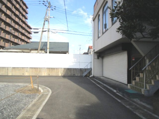 【前面道路含む現地写真】 | 南の前面道路東向き