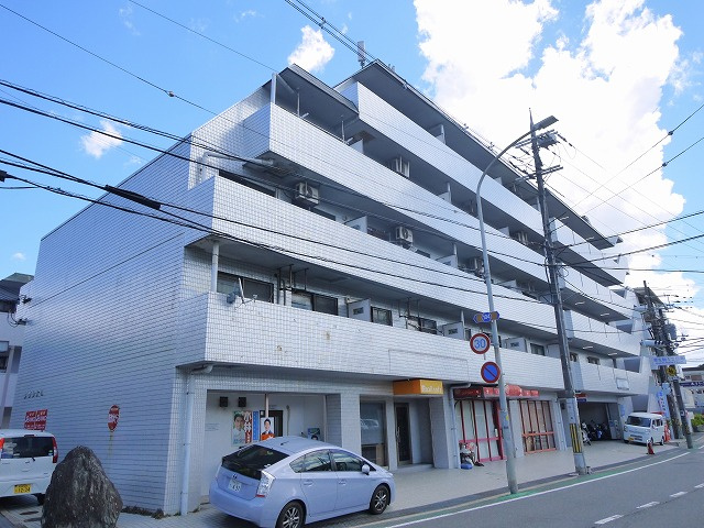 メゾン大和東生駒の外観