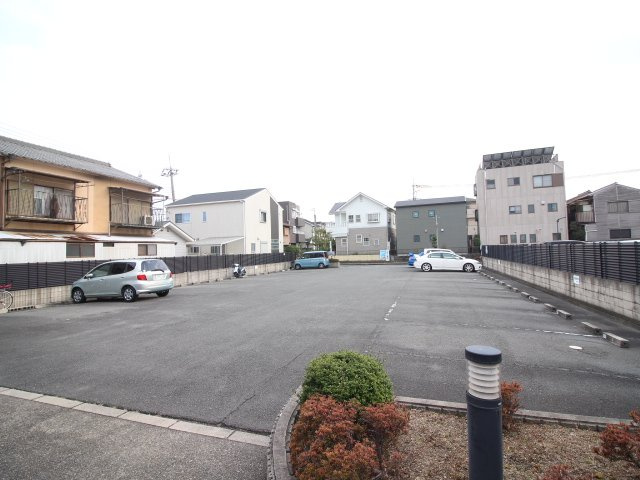 ラグナグリーンの駐車場