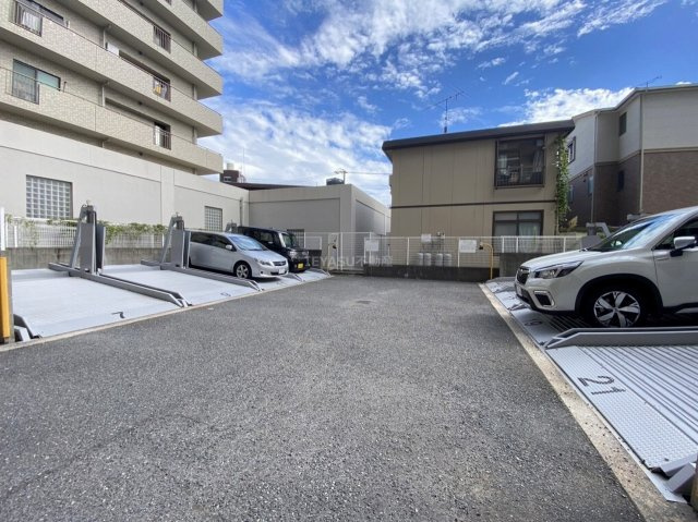 広島市西区庚午中４丁目の賃貸マンションの駐車場