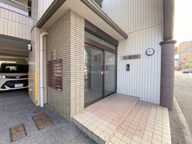 広島市西区庚午中４丁目の賃貸マンションのエントランス