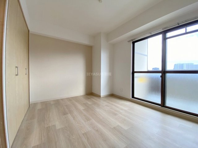 広島市西区庚午中４丁目の賃貸マンションの洋室