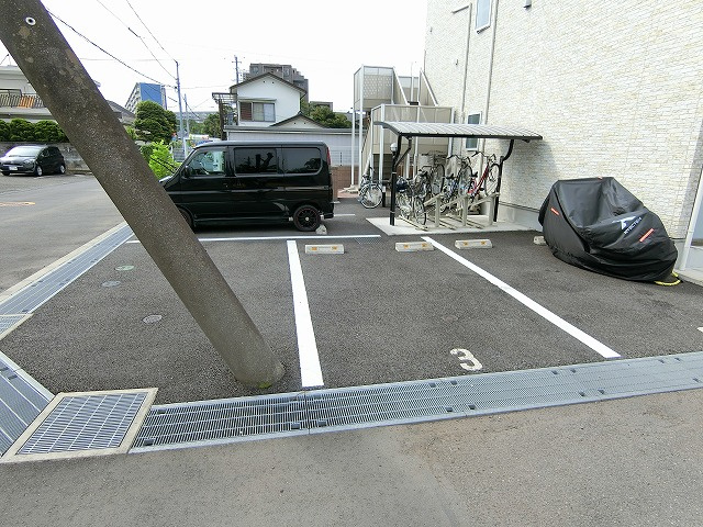 サンピースの駐車場