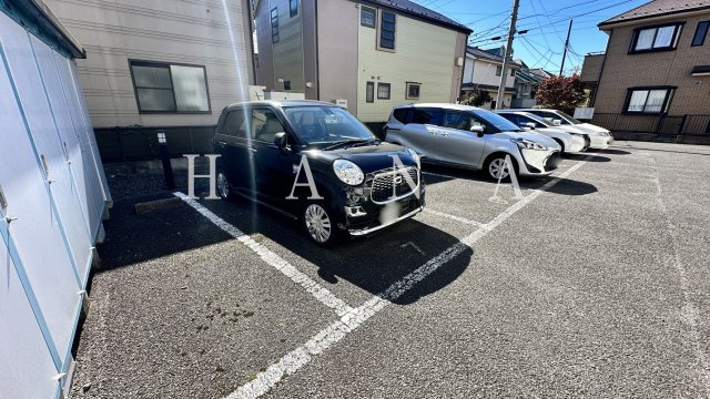 レオパレスNISHIGAIの駐車場