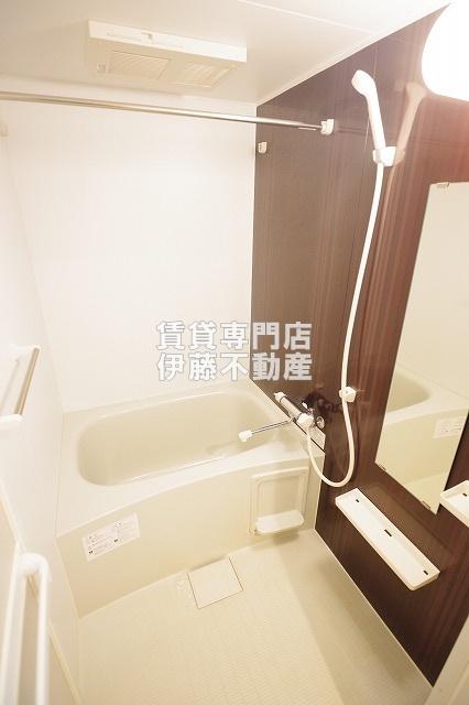 レイディエンス庄内通の浴室